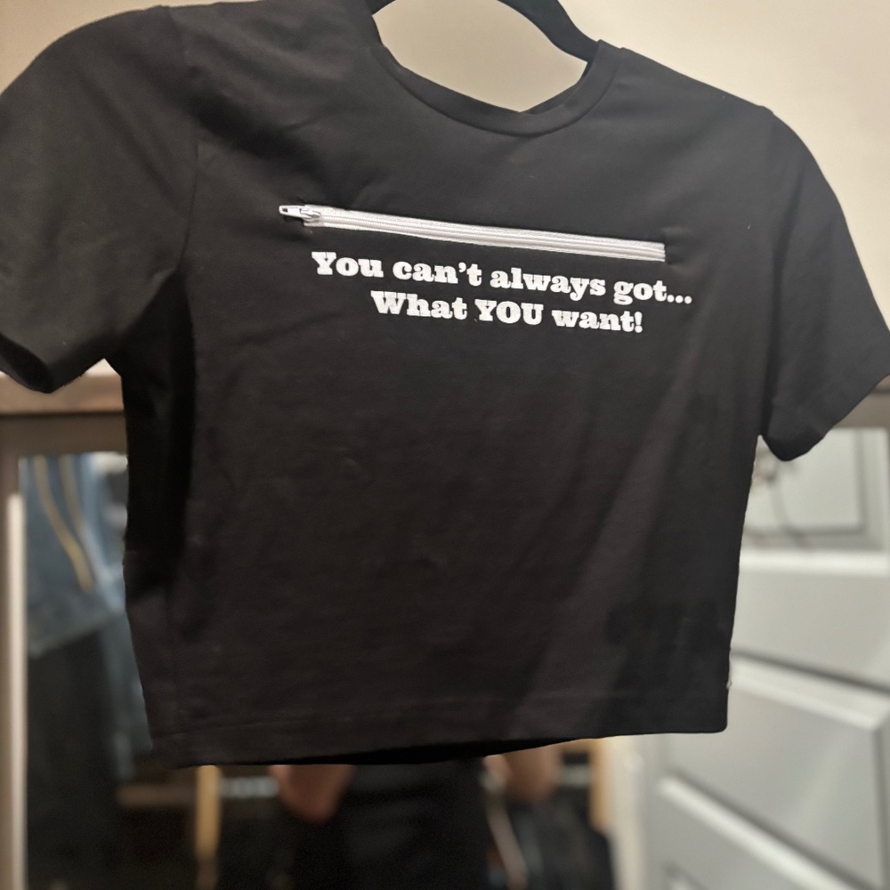 Limited edition shorty black T
